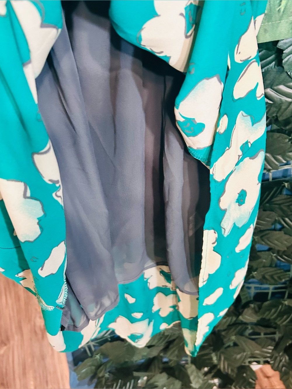 "I Heart Ronson" Floral Green
Chiffon Smocked Lined V-Neck high/Low Midi Dress L - Picture 15 of 16